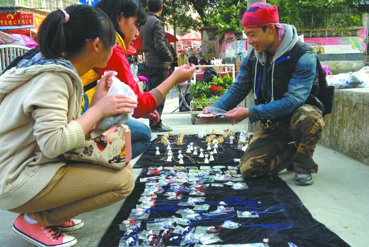 靠摆地摊赚钱难不难?大学生摆地摊经验分享,月入过万不是梦配图 靠摆地摊赚钱难不难?大学生摆地摊经验分享,月入过万不是梦配图